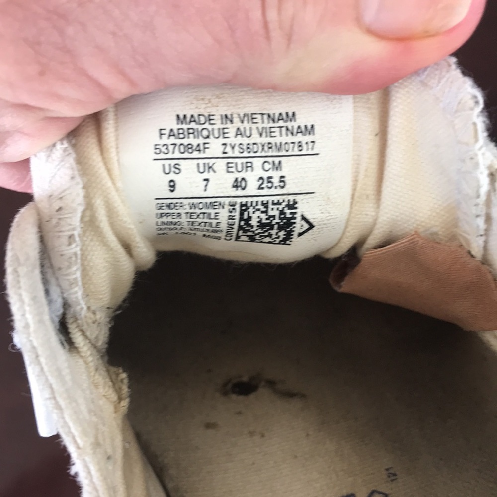 BARELY WORN! LIKE NEW! SALE CHEAP Converse all-stars white canvas sneakers. Sz 9 - Picture 6 of 8
